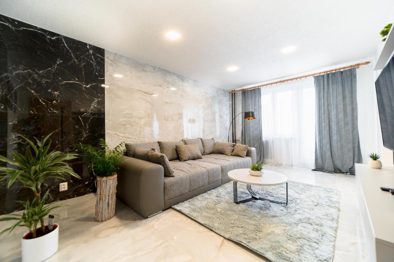 Apartman Discreet Kysucke Nove Mesto Zewnętrze zdjęcie